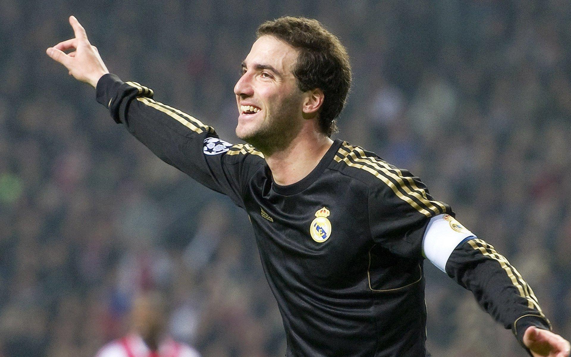 生命高于足球！主队球迷看台突发疾病不幸离世，查尔顿竞技对阵比赛紧急取消