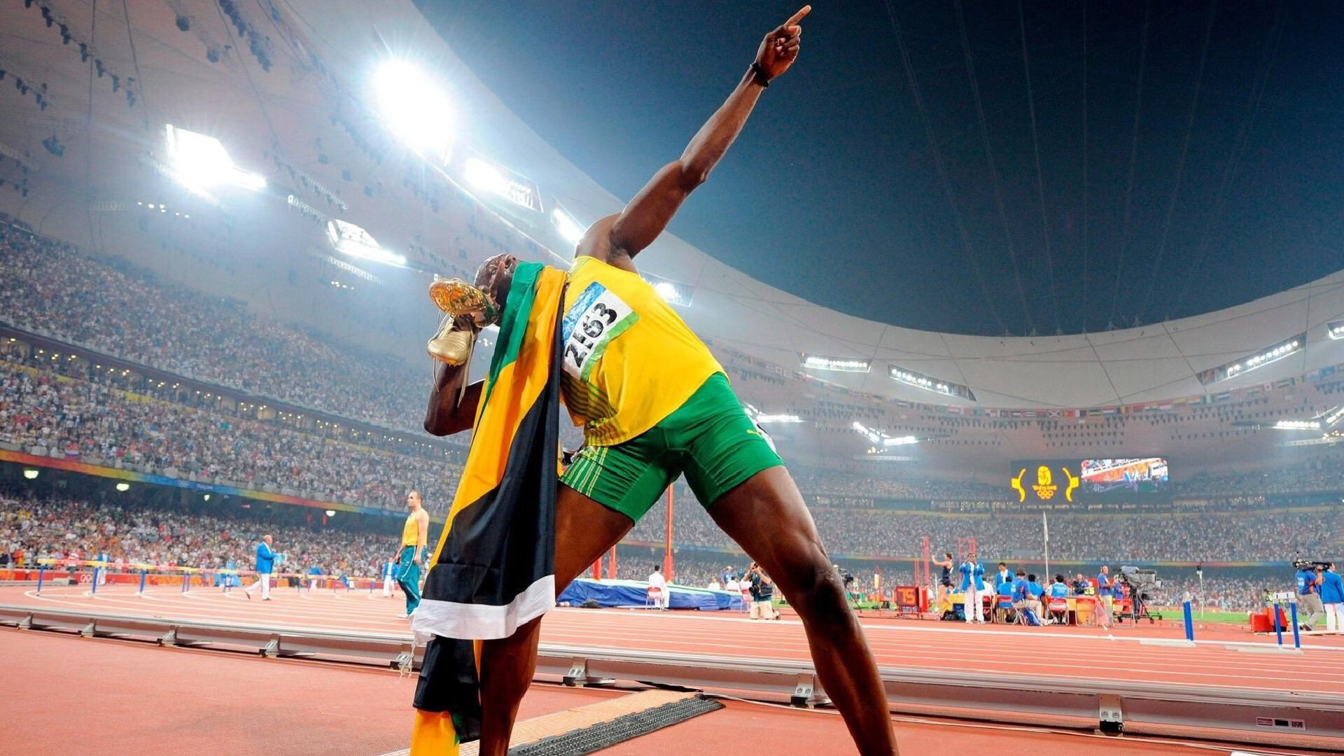 托莫里绝杀后怒吼，这类胜利能让你感到充满力量，感觉也更美妙